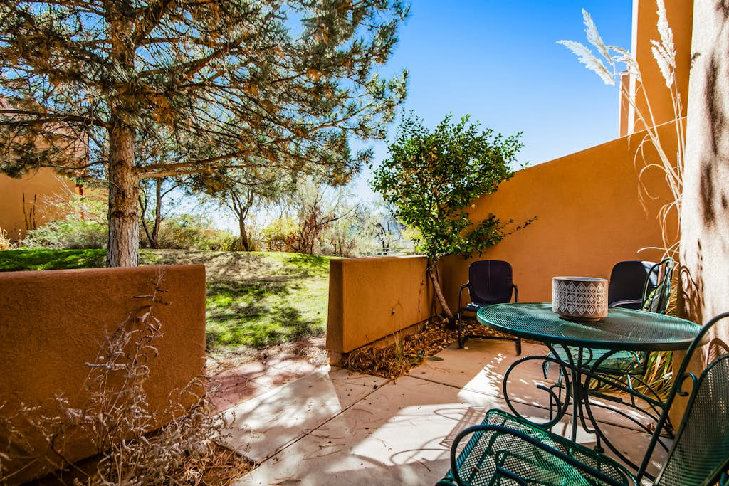 Cozy, Family-Friendly Townhouse with Free WiFi & a Seasonal Shared Pool & Spa