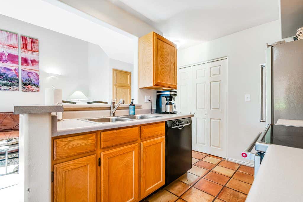 Cozy, Family-Friendly Townhouse with Free WiFi & a Seasonal Shared Pool & Spa