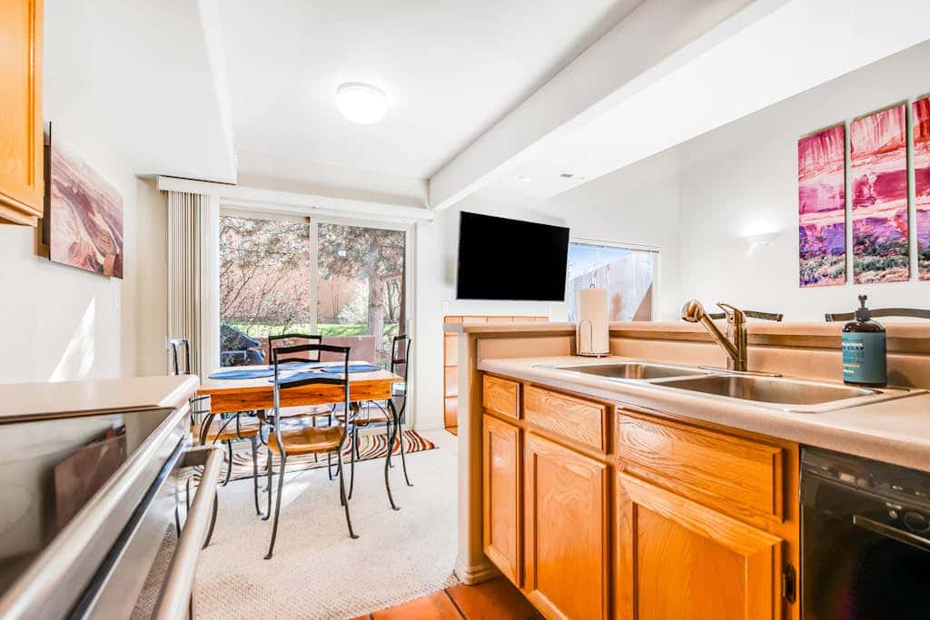 Cozy, Family-Friendly Townhouse with Free WiFi & a Seasonal Shared Pool & Spa