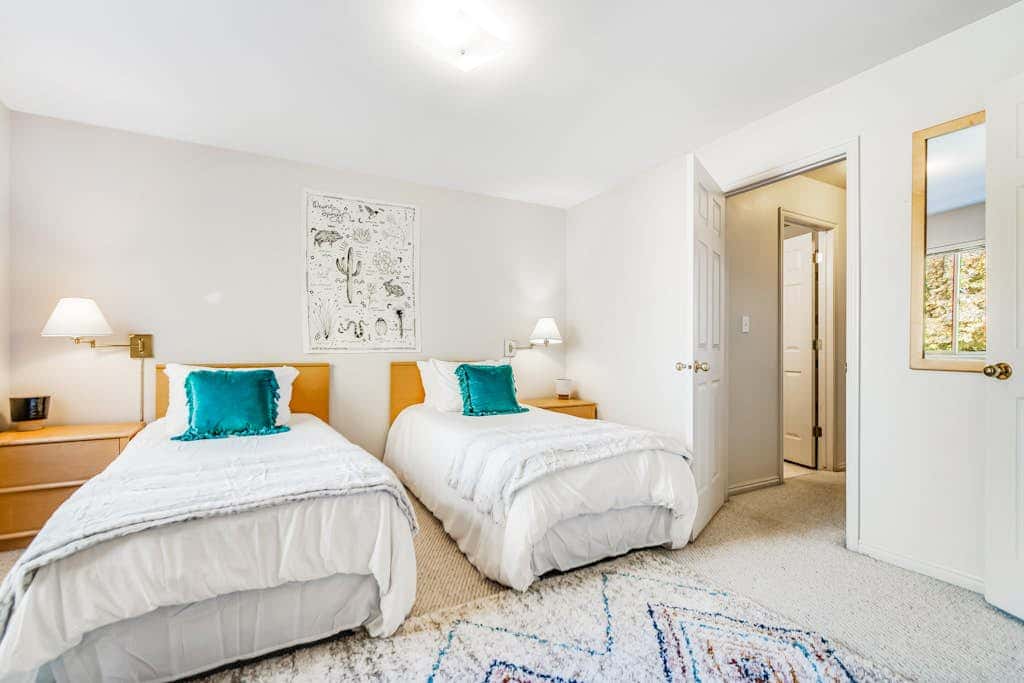 Cozy, Family-Friendly Townhouse with Free WiFi & a Seasonal Shared Pool & Spa