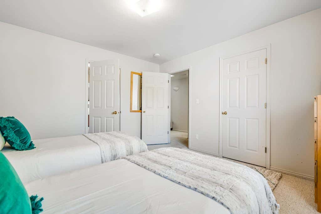 Cozy, Family-Friendly Townhouse with Free WiFi & a Seasonal Shared Pool & Spa