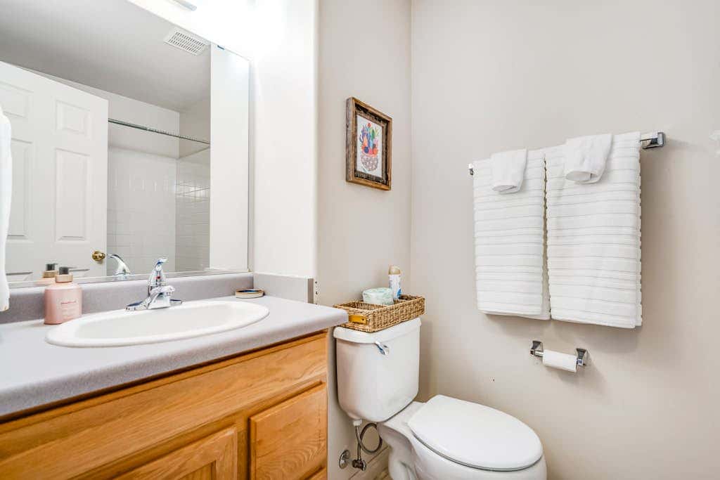 Cozy, Family-Friendly Townhouse with Free WiFi & a Seasonal Shared Pool & Spa