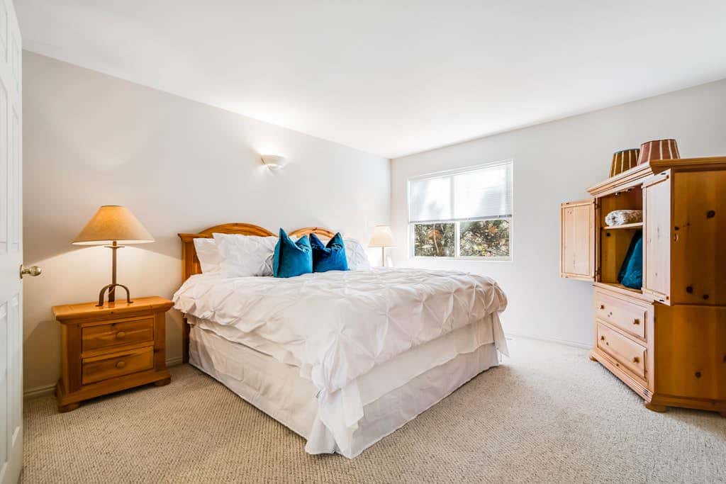 Cozy, Family-Friendly Townhouse with Free WiFi & a Seasonal Shared Pool & Spa