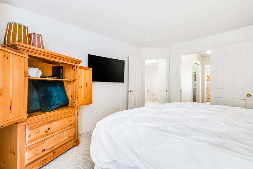 Cozy, Family-Friendly Townhouse with Free WiFi & a Seasonal Shared Pool & Spa