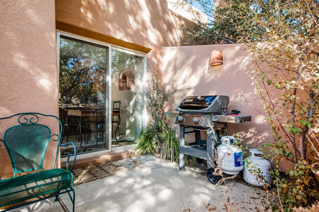 Cozy, Family-Friendly Townhouse with Free WiFi & a Seasonal Shared Pool & Spa