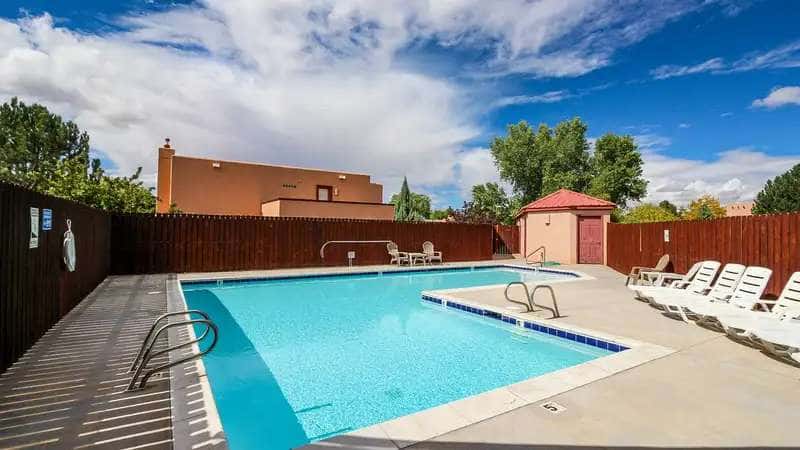 Cozy, Family-Friendly Townhouse with Free WiFi & a Seasonal Shared Pool & Spa
