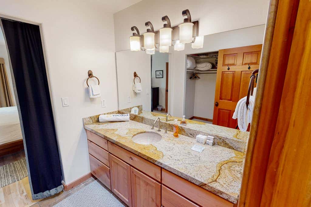 Dog Friendly Moab Townhouse with Pool and Amazing Views