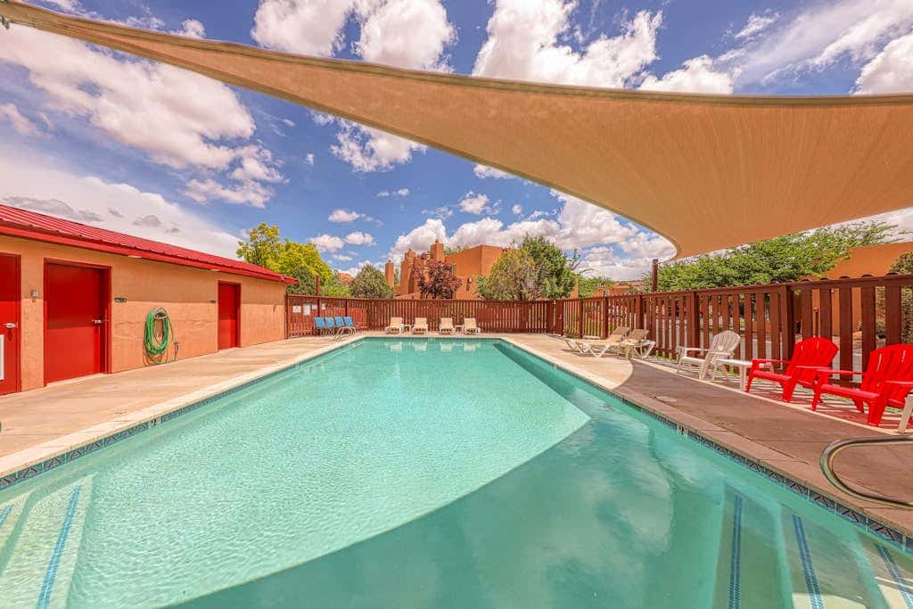 Cozy Condo with Moab Rim View, Wifi, Fireplace, Grill, and Seasonal Heated Pool