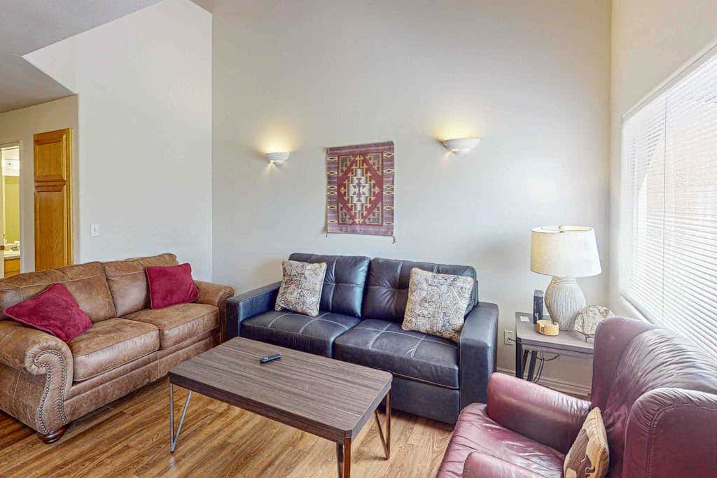 Cozy Condo with Moab Rim View, Wifi, Fireplace, Grill, and Seasonal Heated Pool