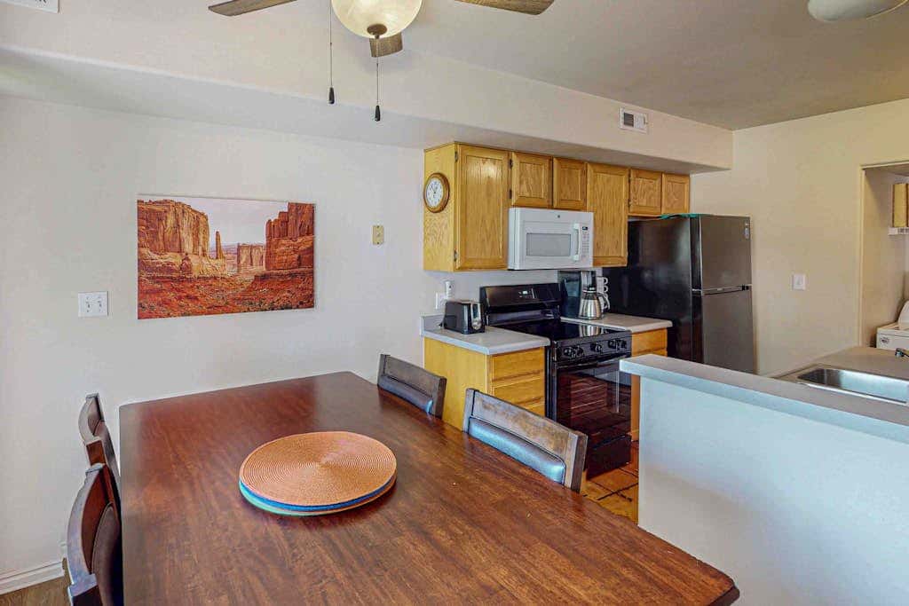 Cozy Condo with Moab Rim View, Wifi, Fireplace, Grill, and Seasonal Heated Pool