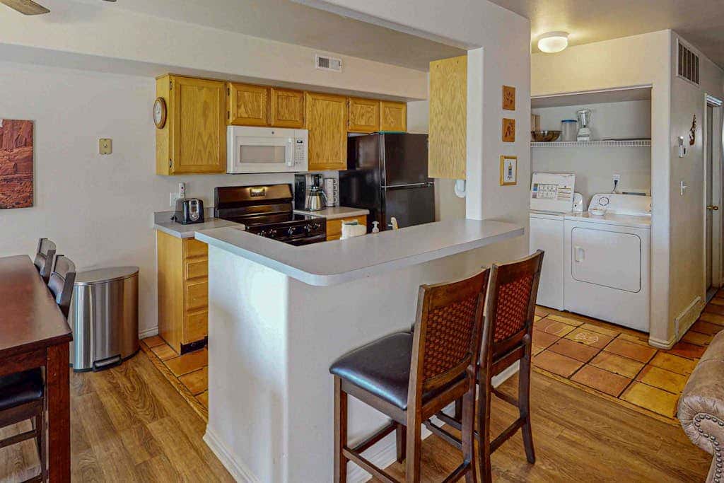 Cozy Condo with Moab Rim View, Wifi, Fireplace, Grill, and Seasonal Heated Pool