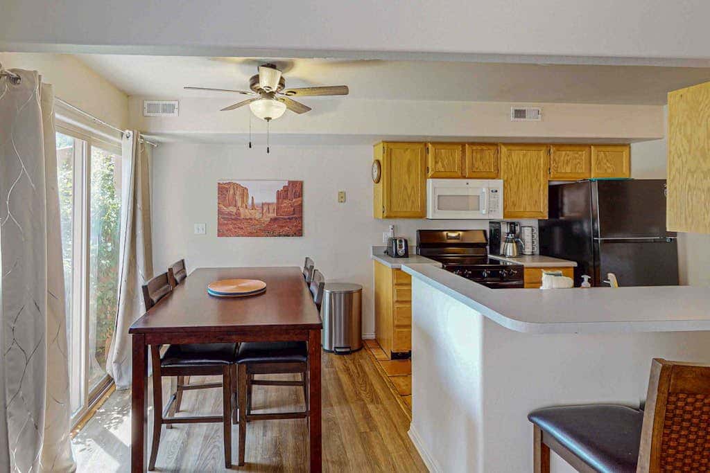 Cozy Condo with Moab Rim View, Wifi, Fireplace, Grill, and Seasonal Heated Pool