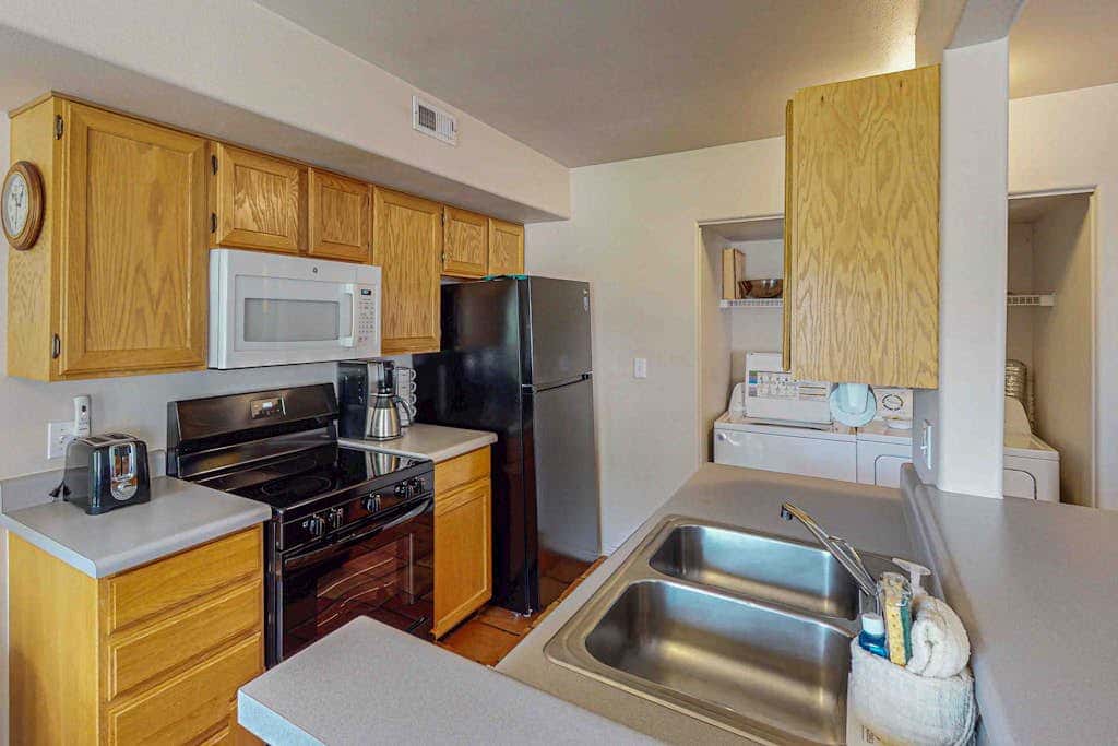Cozy Condo with Moab Rim View, Wifi, Fireplace, Grill, and Seasonal Heated Pool