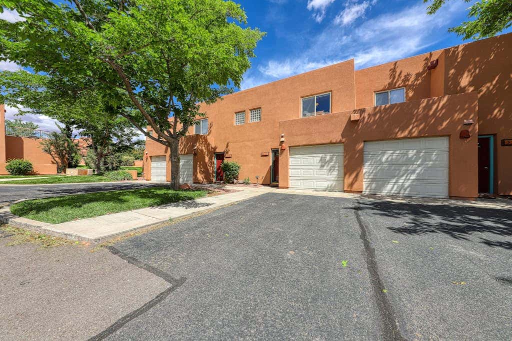 Cozy Condo with Moab Rim View, Wifi, Fireplace, Grill, and Seasonal Heated Pool