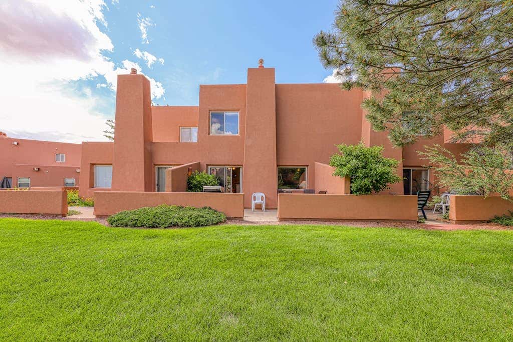 Cozy Condo with Moab Rim View, Wifi, Fireplace, Grill, and Seasonal Heated Pool