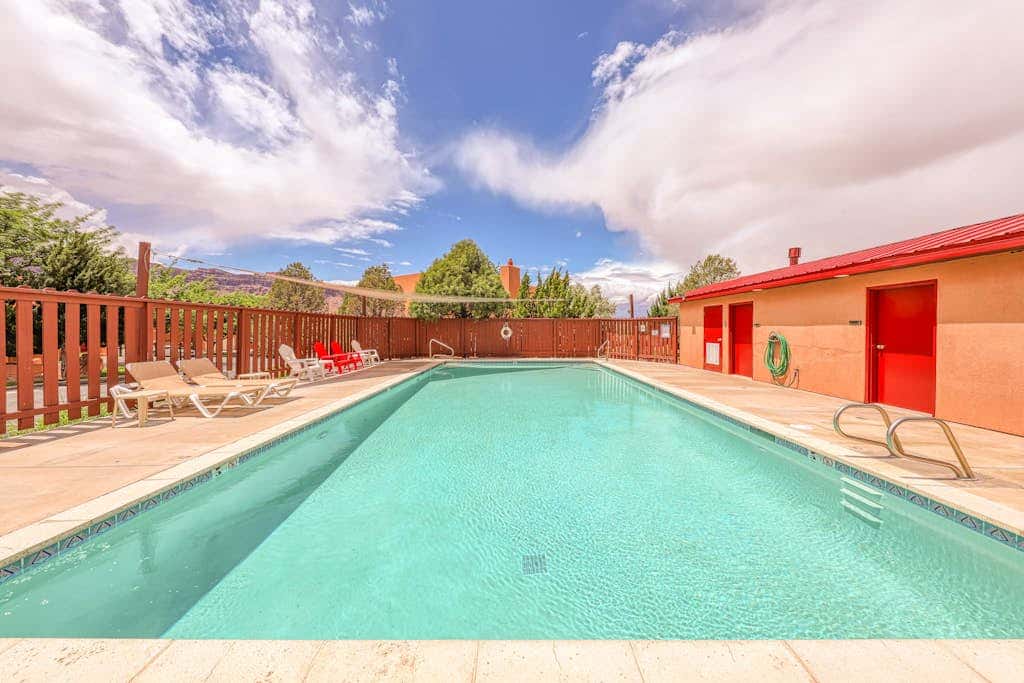 Cozy Condo with Moab Rim View, Wifi, Fireplace, Grill, and Seasonal Heated Pool
