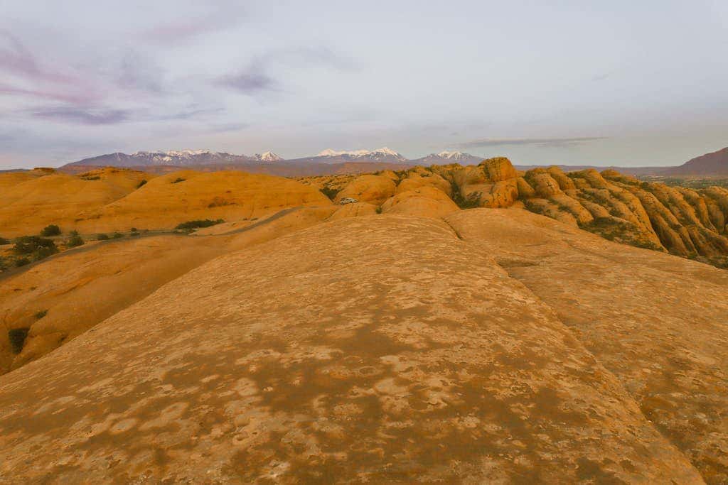 Cozy Condo with Moab Rim View, Wifi, Fireplace, Grill, and Seasonal Heated Pool