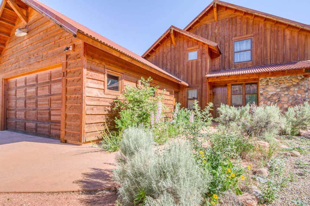 Welcoming 3BR Moab Home with WiFi and Stunning Mountain Views - Dog Friendly