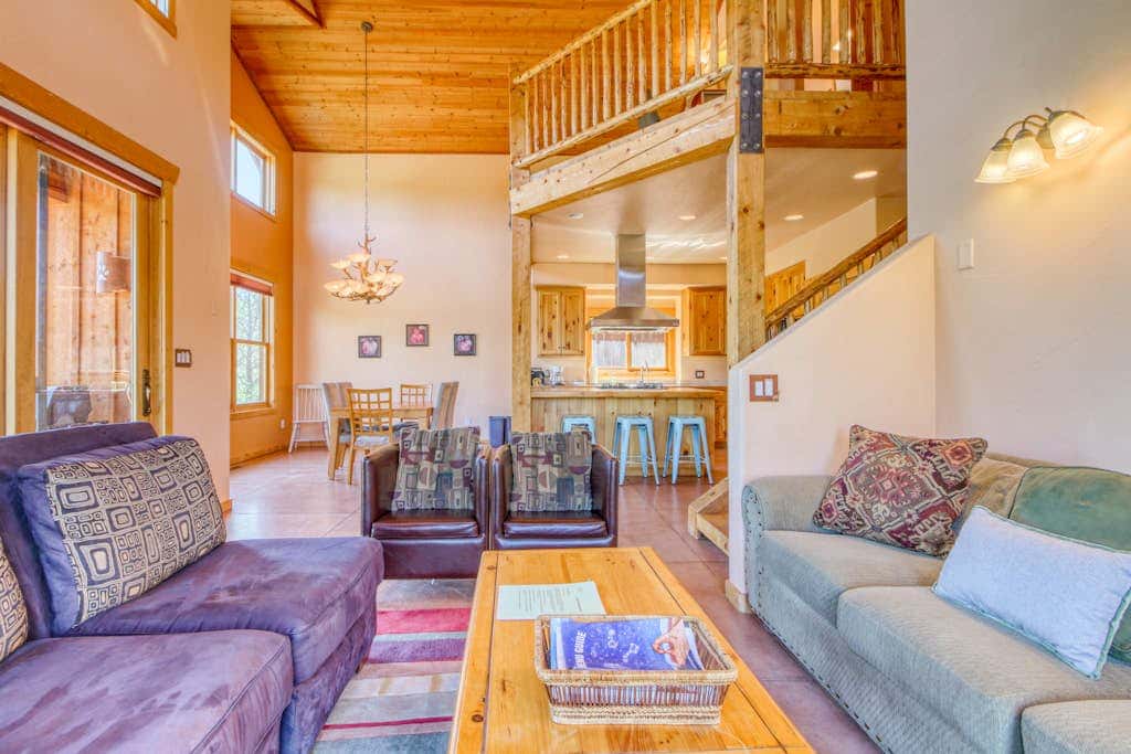 Welcoming 3BR Moab Home with WiFi and Stunning Mountain Views - Dog Friendly