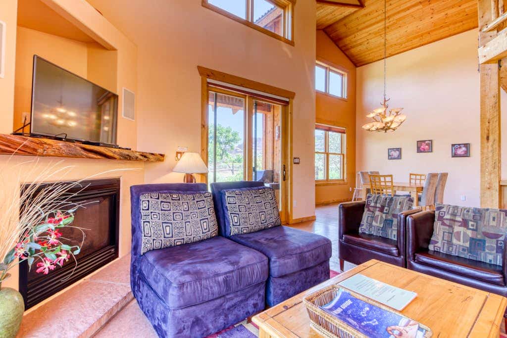 Welcoming 3BR Moab Home with WiFi and Stunning Mountain Views - Dog Friendly