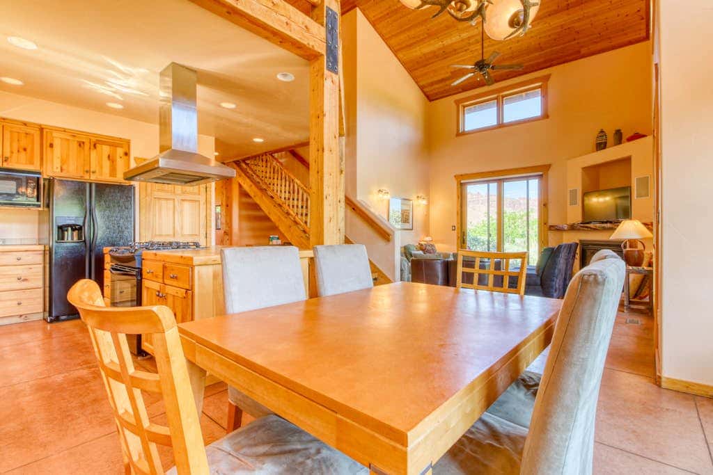 Welcoming 3BR Moab Home with WiFi and Stunning Mountain Views - Dog Friendly