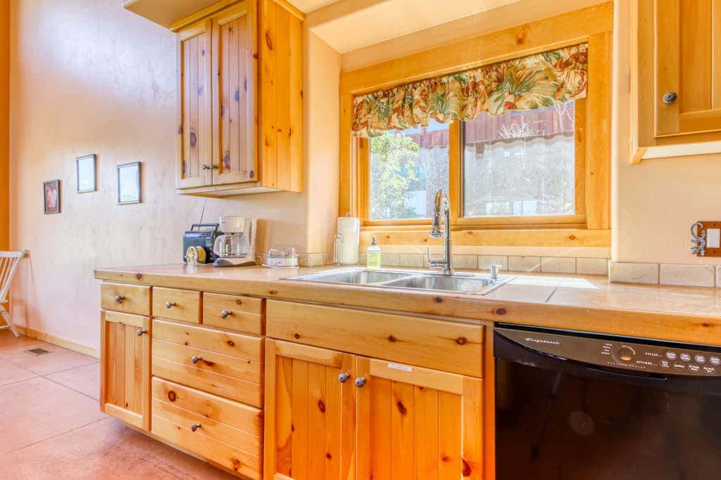 Welcoming 3BR Moab Home with WiFi and Stunning Mountain Views - Dog Friendly