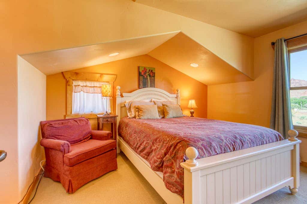 Welcoming 3BR Moab Home with WiFi and Stunning Mountain Views - Dog Friendly