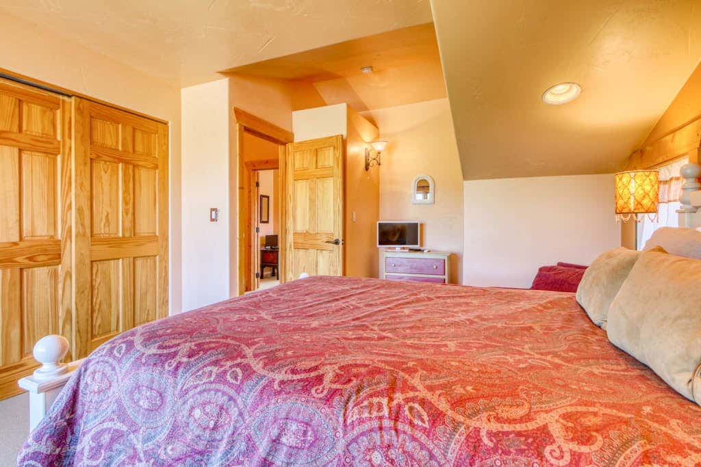Welcoming 3BR Moab Home with WiFi and Stunning Mountain Views - Dog Friendly
