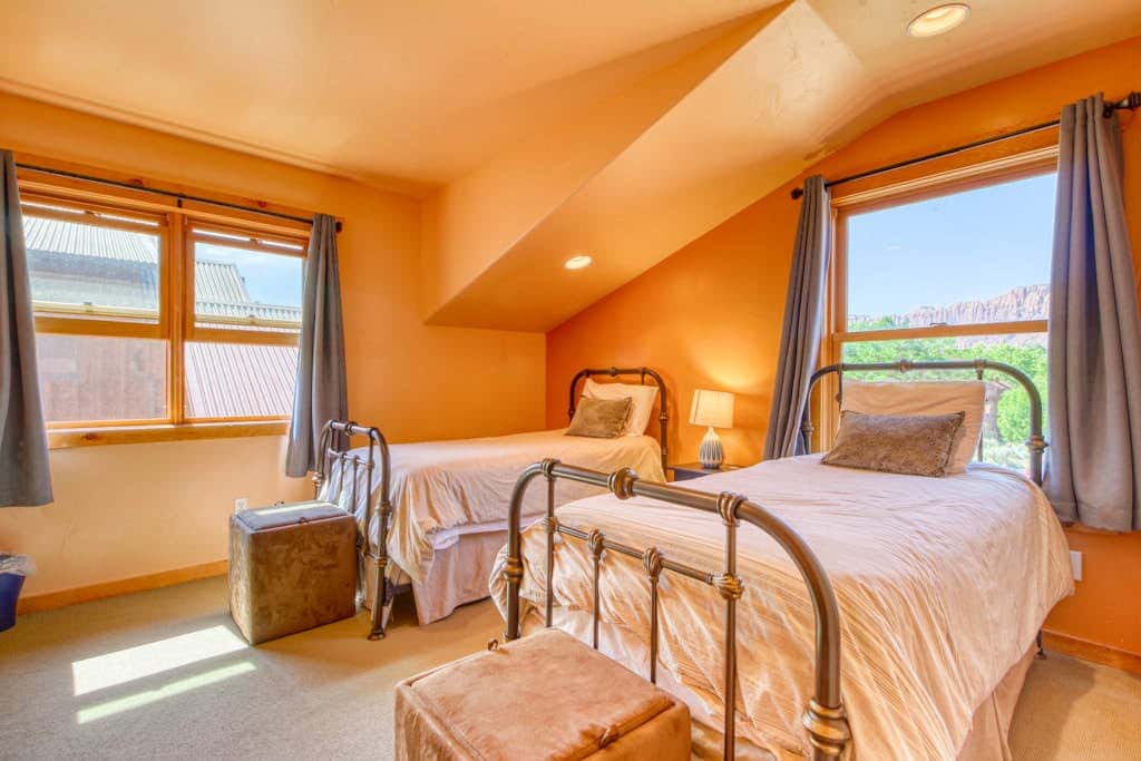 Welcoming 3BR Moab Home with WiFi and Stunning Mountain Views - Dog Friendly