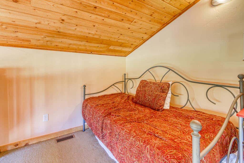 Welcoming 3BR Moab Home with WiFi and Stunning Mountain Views - Dog Friendly