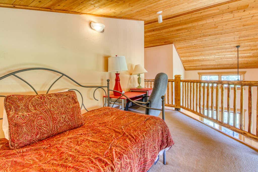 Welcoming 3BR Moab Home with WiFi and Stunning Mountain Views - Dog Friendly