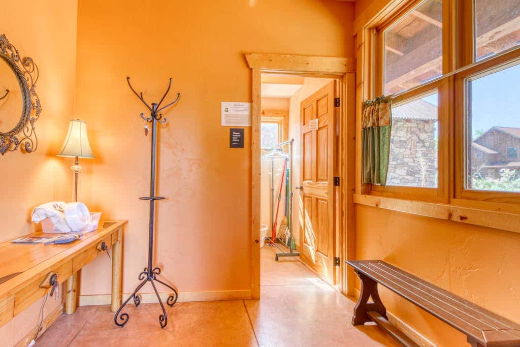Welcoming 3BR Moab Home with WiFi and Stunning Mountain Views - Dog Friendly
