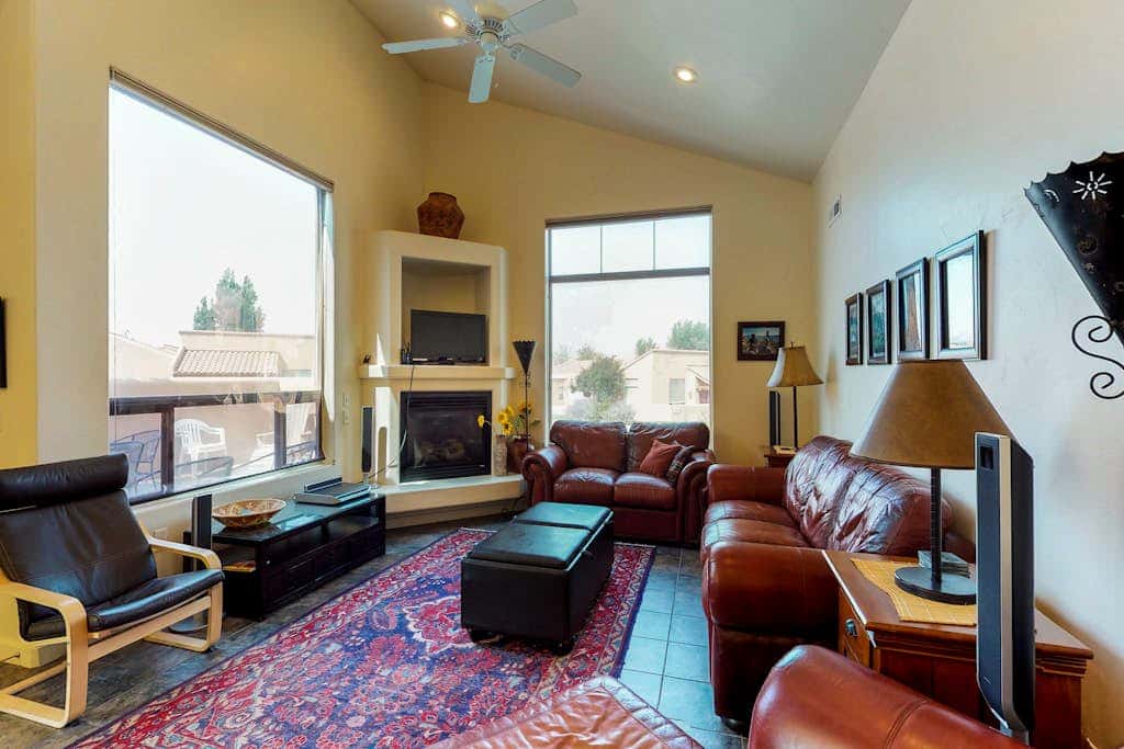 Beautiful Home with Mountain View and Shared Seasonal Pool and Hot Tub - Dog Friendly