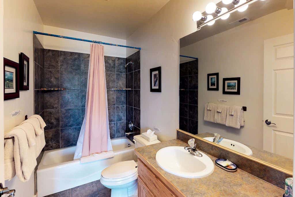 Beautiful Home with Mountain View and Shared Seasonal Pool and Hot Tub - Dog Friendly