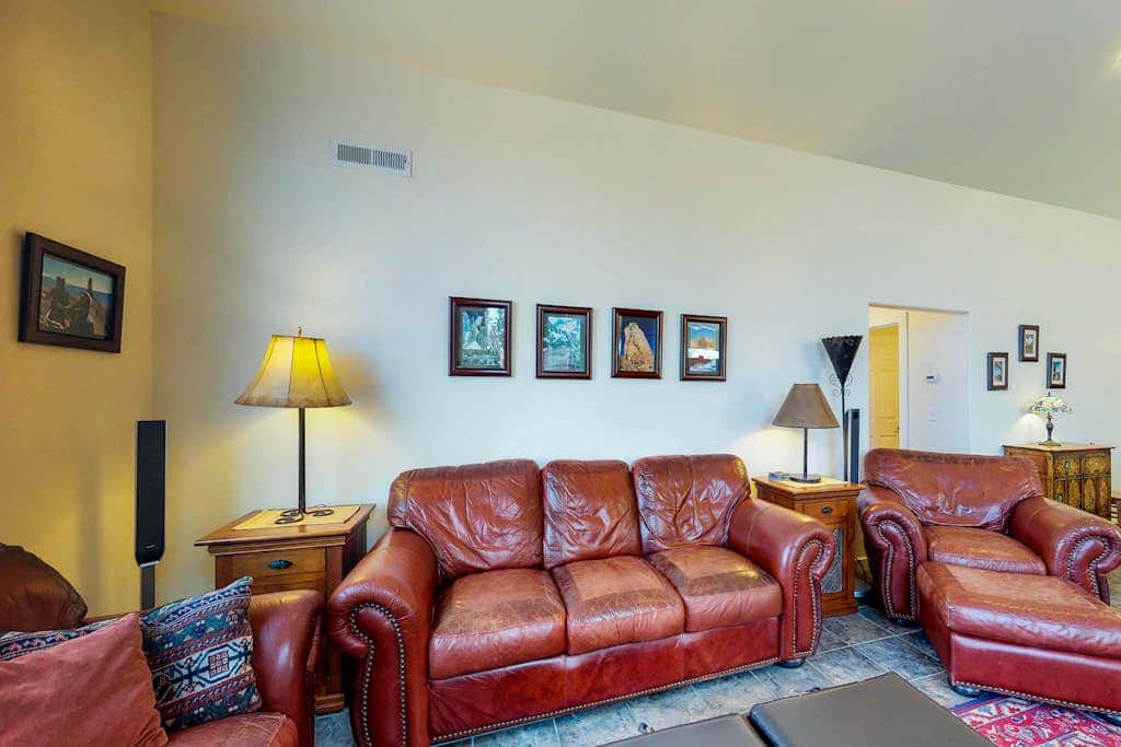 Beautiful Home with Mountain View and Shared Seasonal Pool and Hot Tub - Dog Friendly