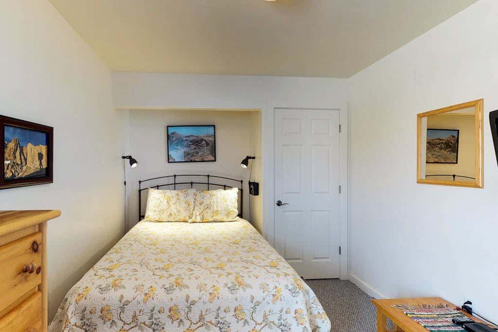 Beautiful Home with Mountain View and Shared Seasonal Pool and Hot Tub - Dog Friendly