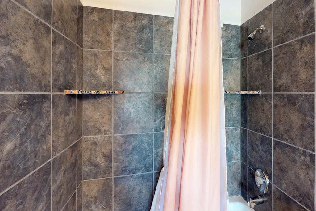 Beautiful Home with Mountain View and Shared Seasonal Pool and Hot Tub - Dog Friendly