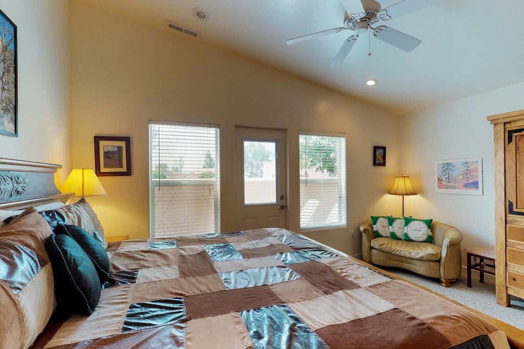 Beautiful Home with Mountain View and Shared Seasonal Pool and Hot Tub - Dog Friendly