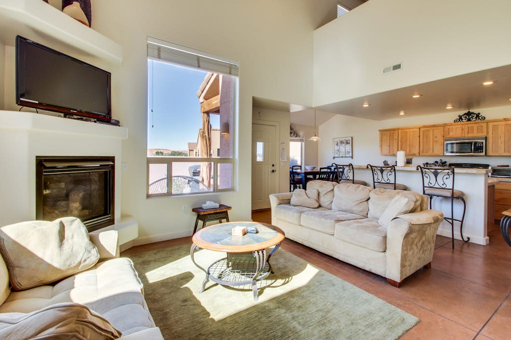 Lovely Mountain View Townhome with Shared Seasonal Hot Tub and Pool Near Downtown Moab