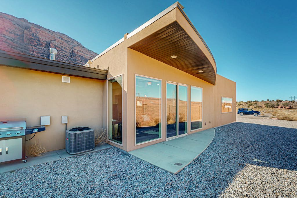 2 BR Rim View Moab Home with Mountain and Rock Views