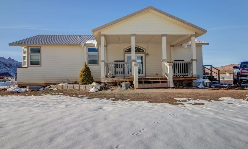 Beautiful home w/ covered decks & grills - great for large groups
