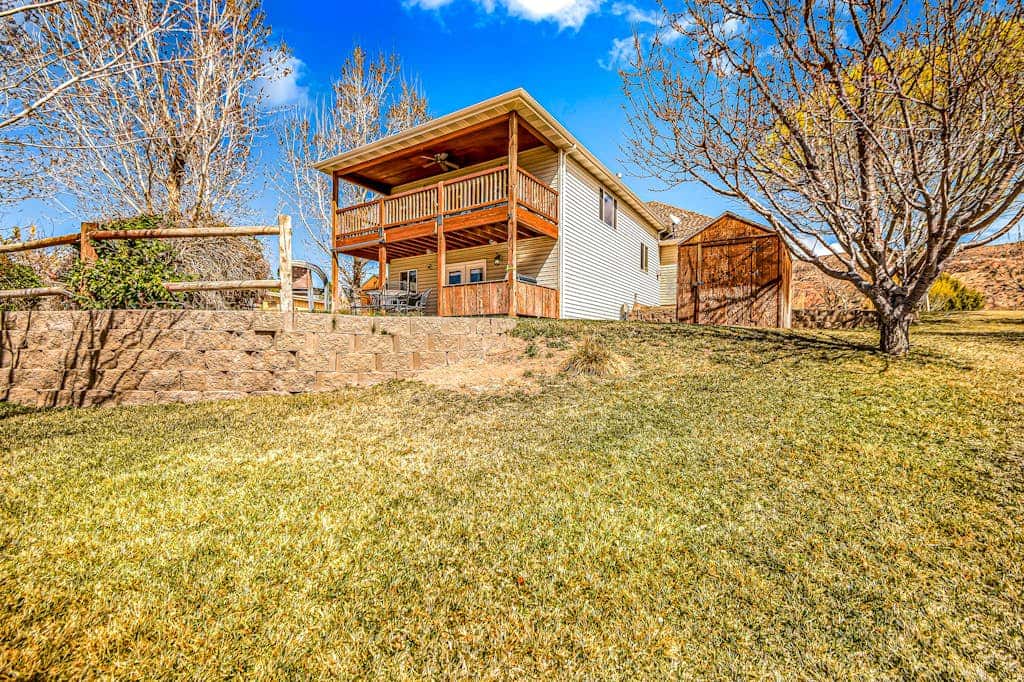 Dog Friendly Moab Mountain Escape with Provate Hot Tub, Fireplace, and Game Room