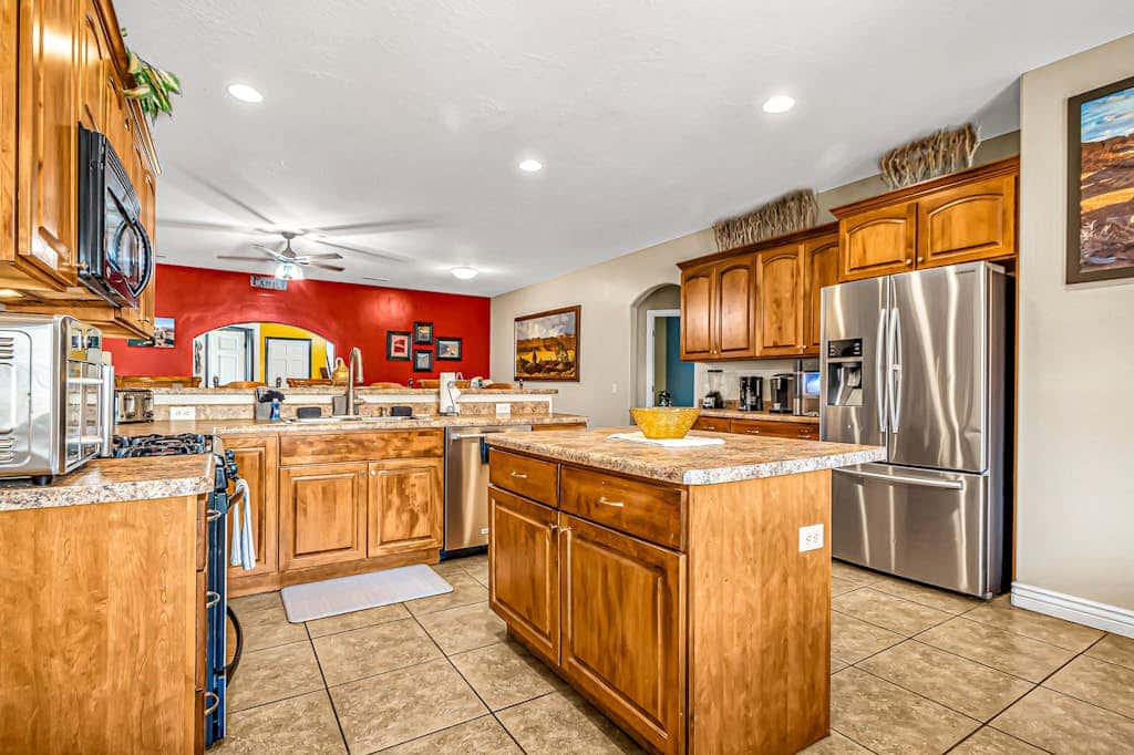 Dog Friendly Moab Mountain Escape with Provate Hot Tub, Fireplace, and Game Room