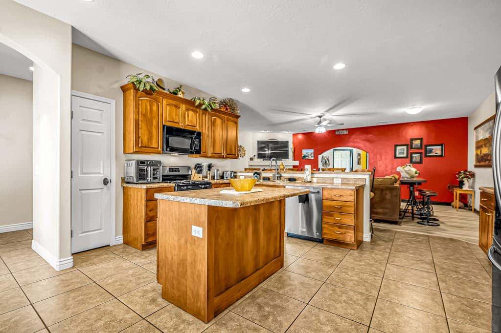 Dog Friendly Moab Mountain Escape with Provate Hot Tub, Fireplace, and Game Room