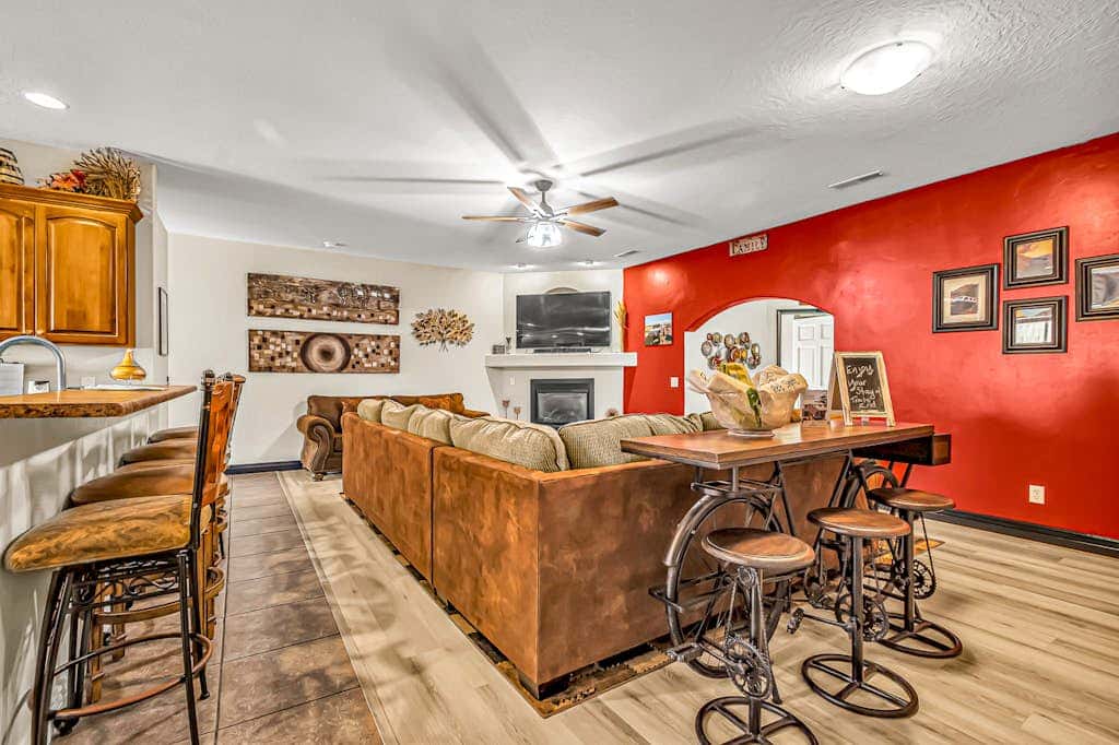Dog Friendly Moab Mountain Escape with Provate Hot Tub, Fireplace, and Game Room