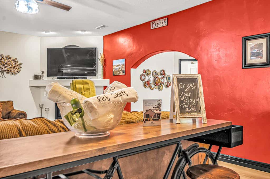 Dog Friendly Moab Mountain Escape with Provate Hot Tub, Fireplace, and Game Room