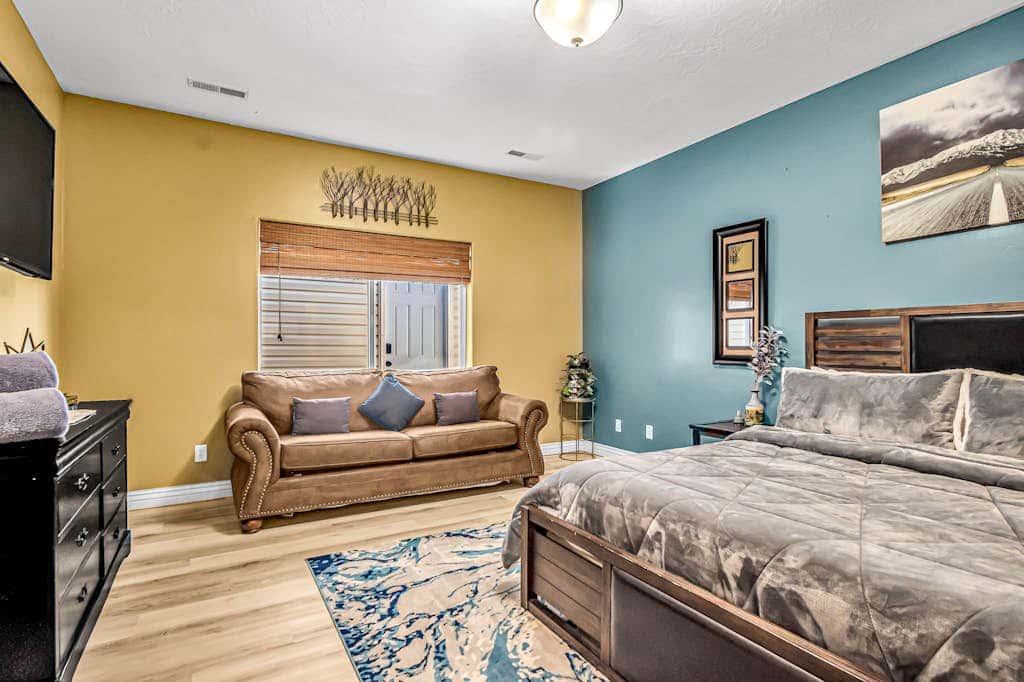 Dog Friendly Moab Mountain Escape with Provate Hot Tub, Fireplace, and Game Room