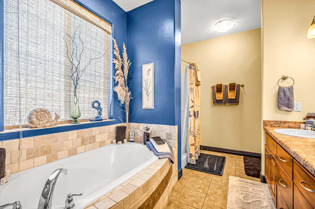 Dog Friendly Moab Mountain Escape with Provate Hot Tub, Fireplace, and Game Room