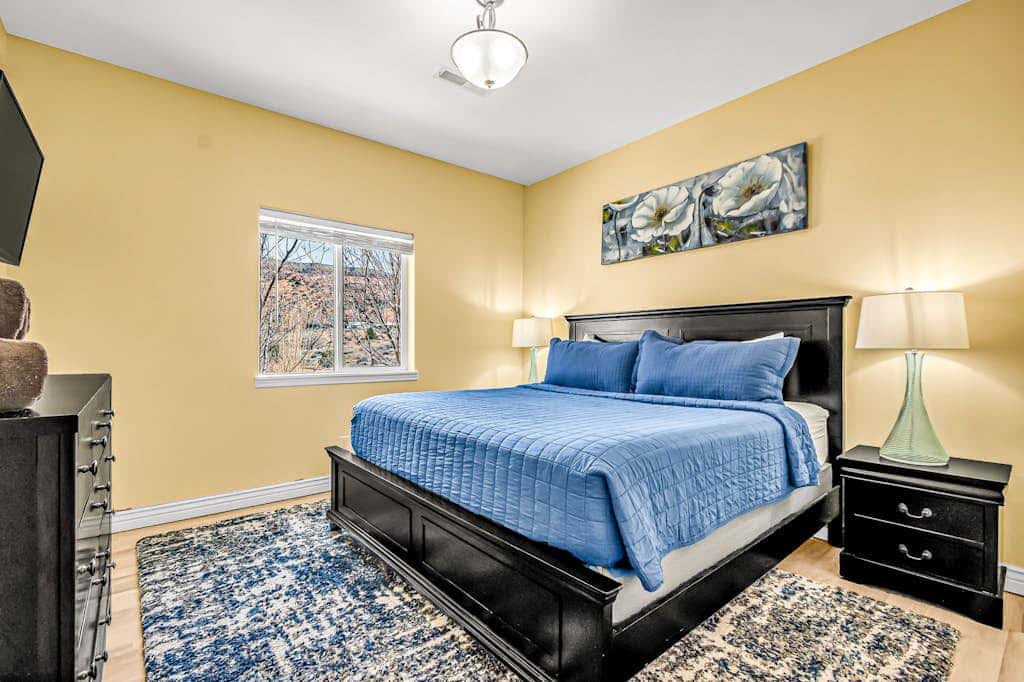 Dog Friendly Moab Mountain Escape with Provate Hot Tub, Fireplace, and Game Room