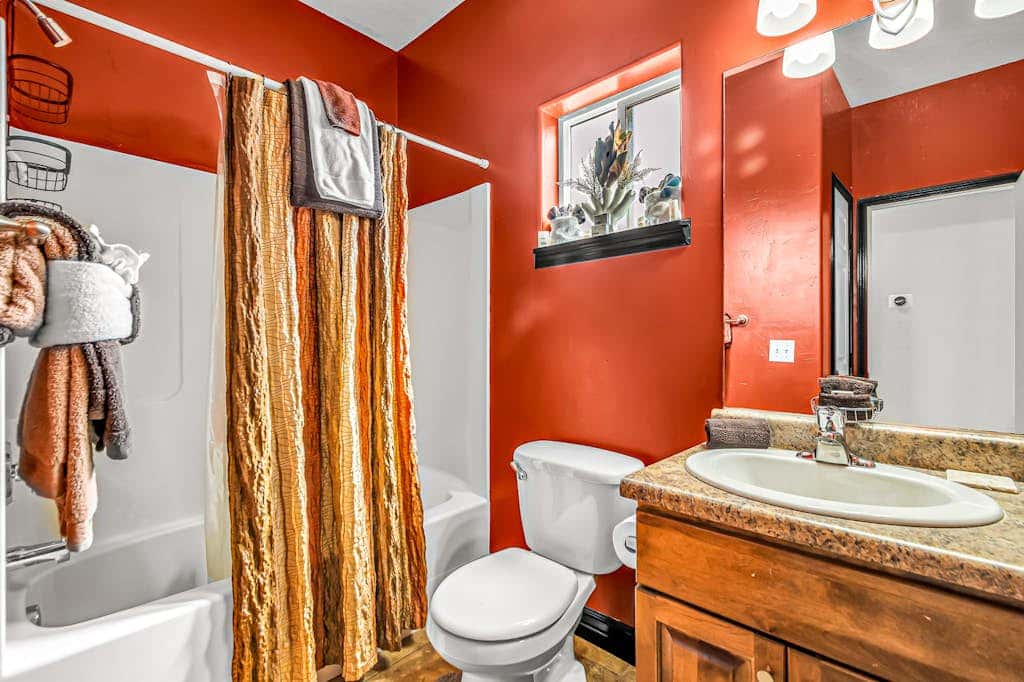 Dog Friendly Moab Mountain Escape with Provate Hot Tub, Fireplace, and Game Room